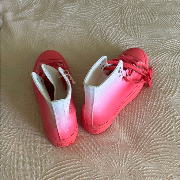 All pink ombré platform converse. Size 7 in women’s. Never worn before! - Picture 3 of 4
